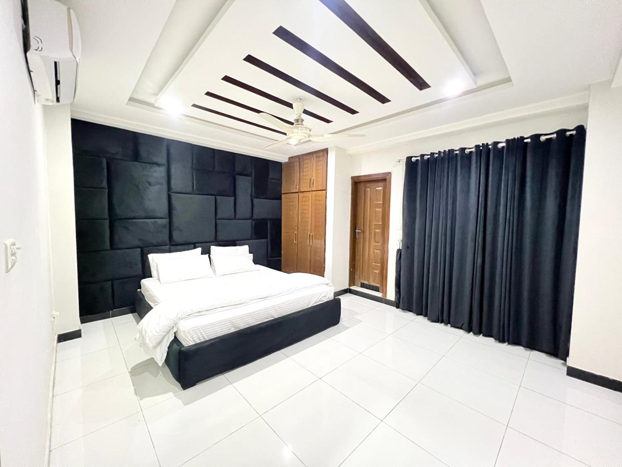 Penthouse 3Bedrooms - Luxury Apartment Hotel Исламабад Экстерьер фото